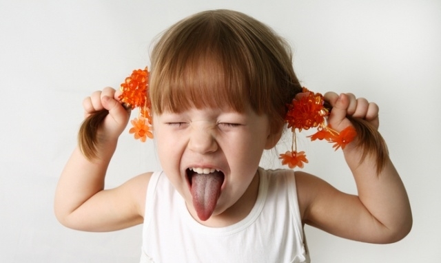 Sự hiếu động ở trẻ khác tăng động giảm chú ý (ADHD) như thế nào?